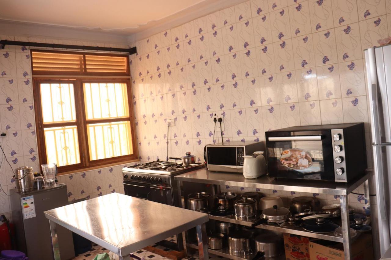 Jusvero Motel Jinja Buitenkant foto