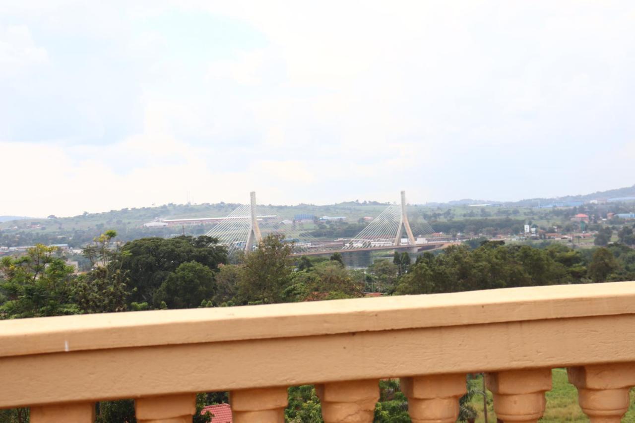 Jusvero Motel Jinja Buitenkant foto