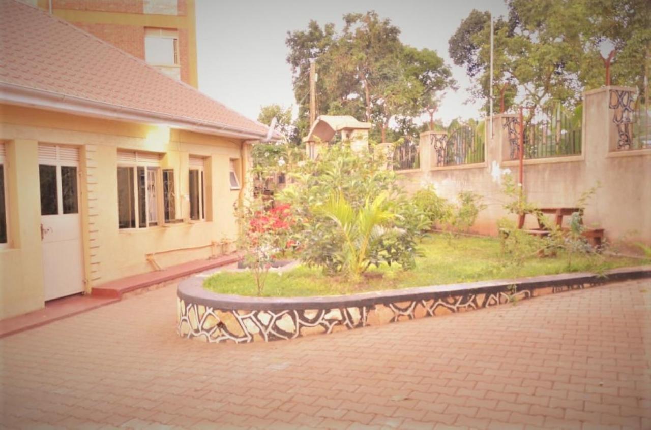 Jusvero Motel Jinja Buitenkant foto